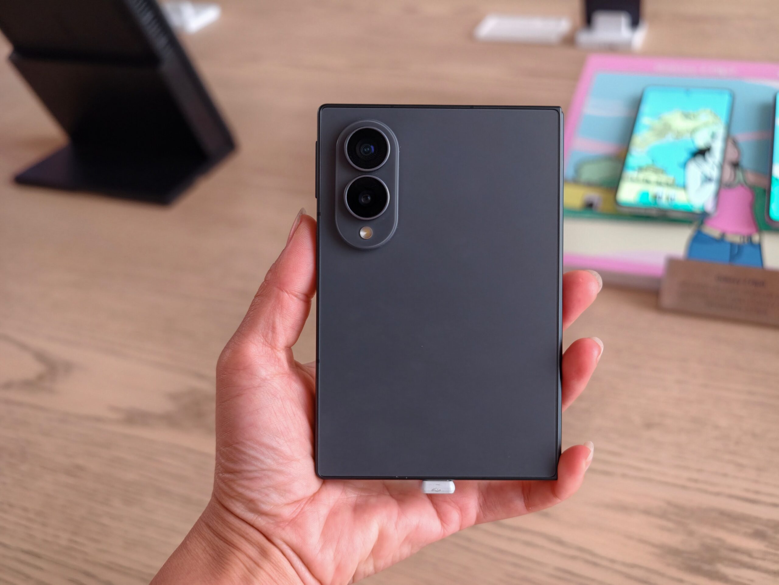 Galaxy Z Fold8: Thiết Kế Đột Phá và Trải Nghiệm Người Dùng Nâng Cao