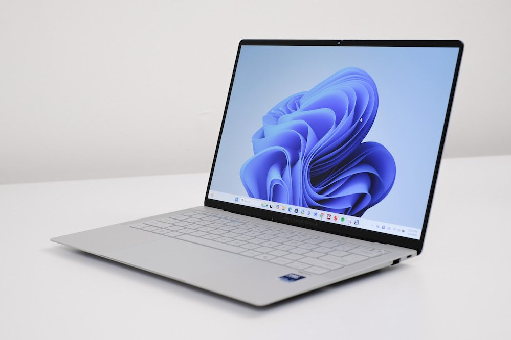 Khám Phá Laptop ASUS ExpertBook Ultra: Thiết Kế Mỏng Nhẹ và Công Nghệ AI Đột Phá