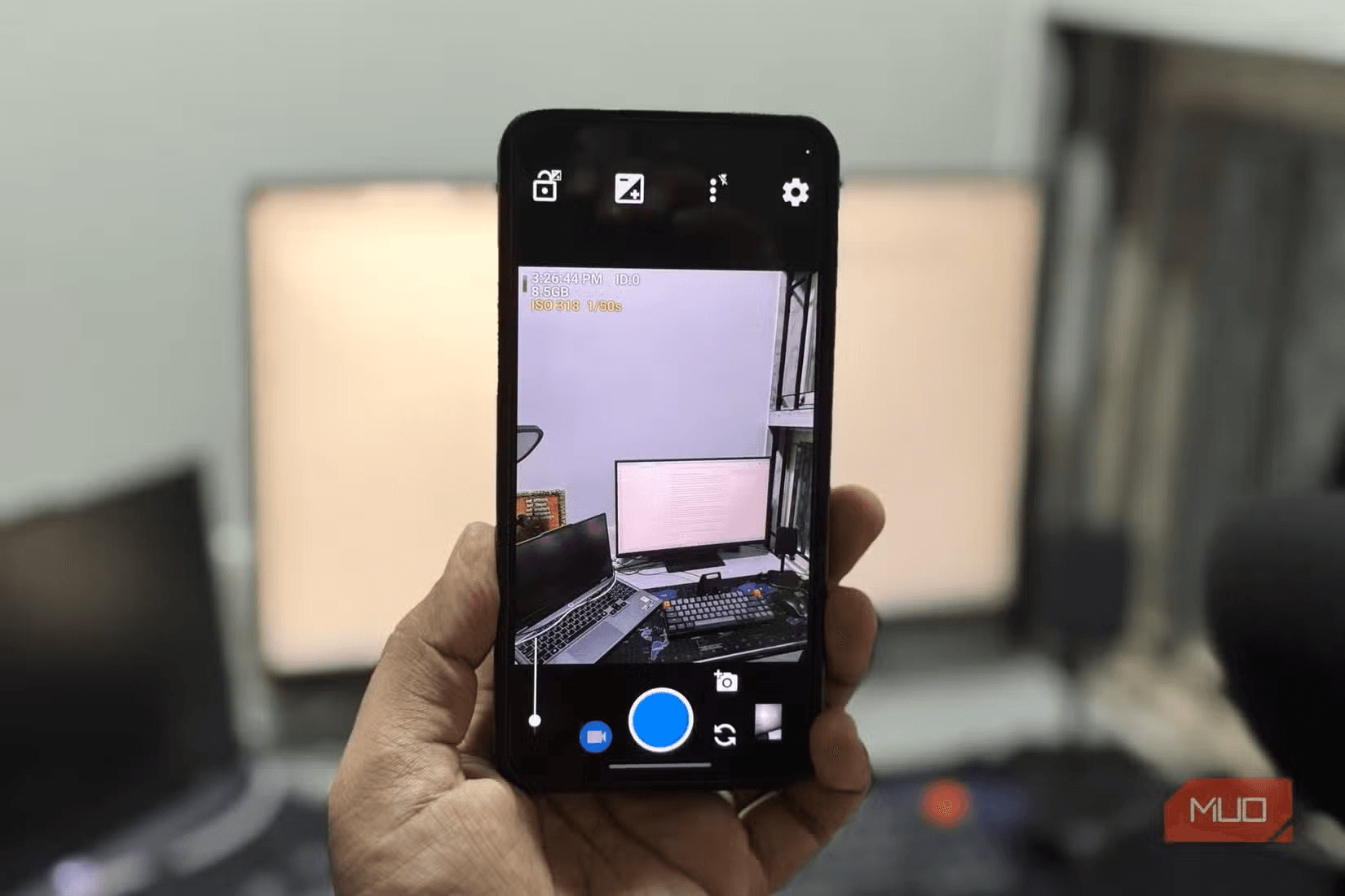 open-camera-on-android-phone-in-hand-1783308732512-1783308734854120259156