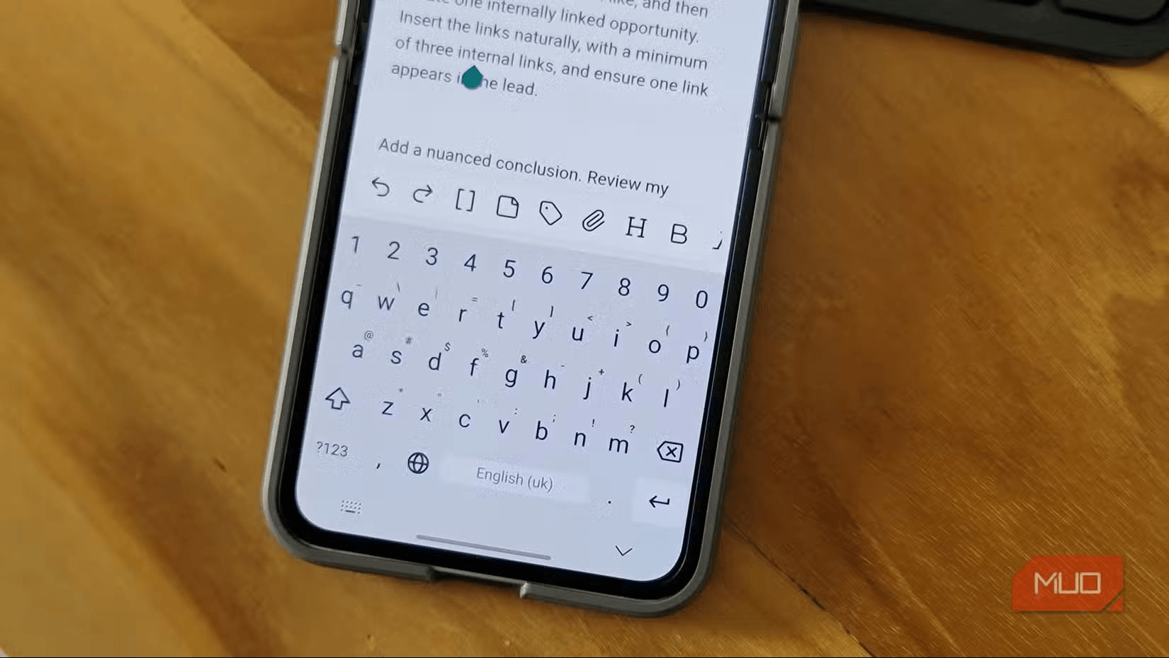simple-keyboard-layout-on-a-galaxy-z-flip-6-1783308728340-17833087285231144100019