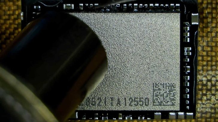 MacBook Neo xuất hiện phiên bản nâng cấp SSD 1TB, quy trình phức tạp đòi hỏi kỹ năng cao- Ảnh 1.
