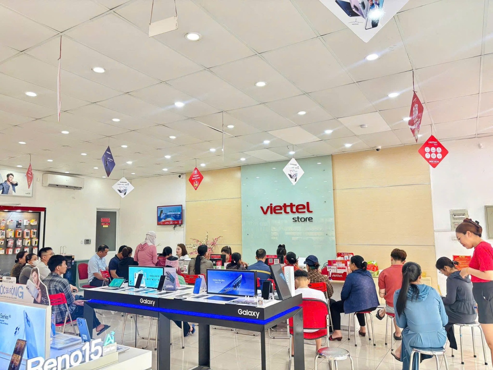 Khám Phá Giảm Giá Đồ Công Nghệ Cuối Tuần: Điện Thoại, Laptop và Thiết Bị Thông Minh - Ảnh 1.