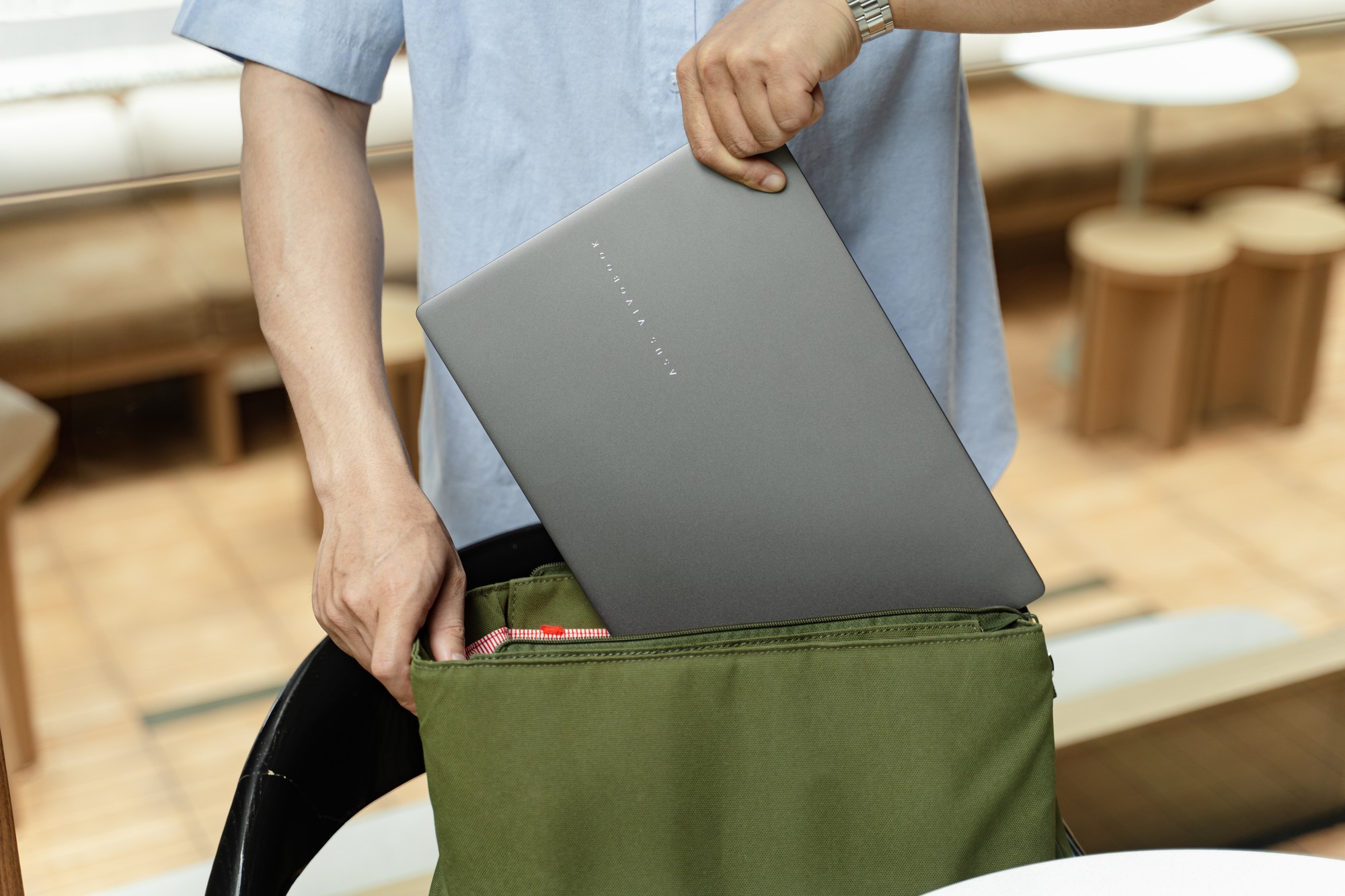 asus-vivobook-s14-s16-3-1786691657147558281522-1786700668703-17867006696741030496180 Một chiếc laptop, bốn năm đại học và bài toán của sinh viên mùa tựu trường - Ảnh 1.