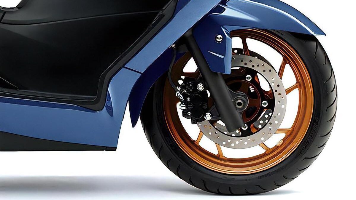 Suzuki Burgman 400 ABS 2026: Cải Tiến Vượt Trội và Sự Đối Đầu Mới Trong Thị Trường Xe Tay Ga