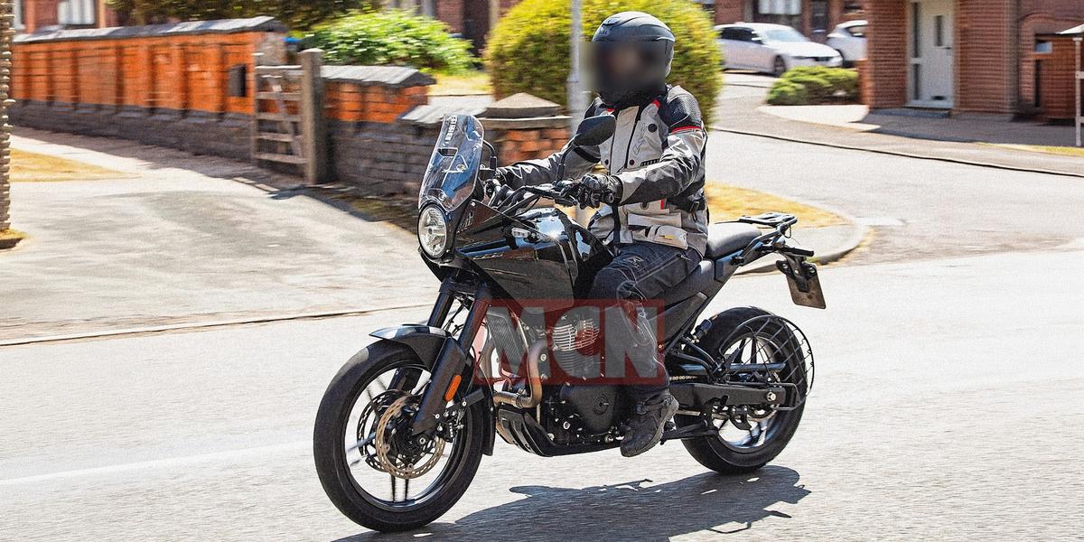 Khám Phá Yamaha Tenere 700 và Royal Enfield Himalayan 750: Nơi Công Nghệ Gặp Tình Yêu Phượt