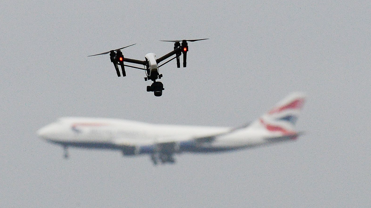 Mối Nguy Hiểm Từ Drone Đối Với Ngành Hàng Không: Những Sự Cố Cảnh Báo