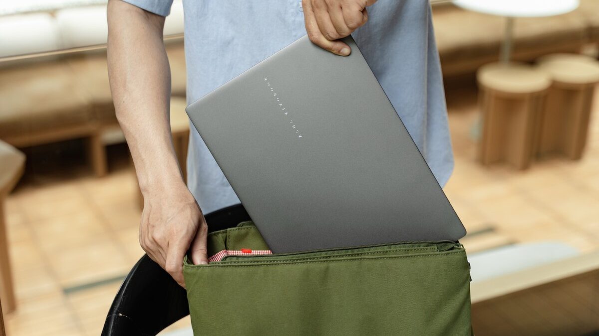 Laptop: Đầu Tư Thông Minh Cho Bốn Năm Đại Học Của Sinh Viên