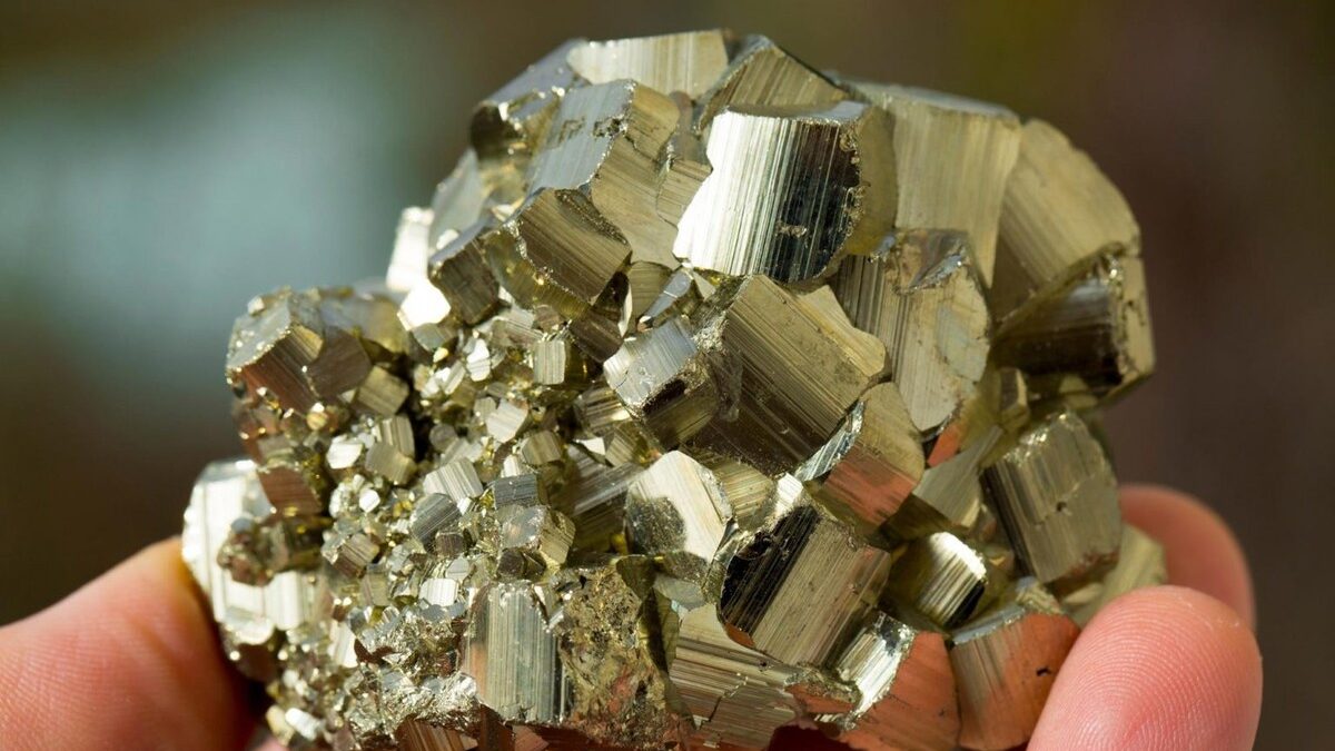 Cách mạng hóa ngành bán dẫn với quặng pyrite từ Minnesota