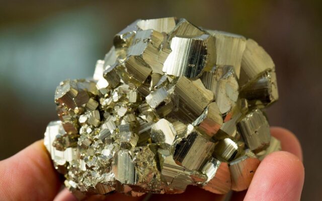 Cách mạng hóa ngành bán dẫn với quặng pyrite từ Minnesota