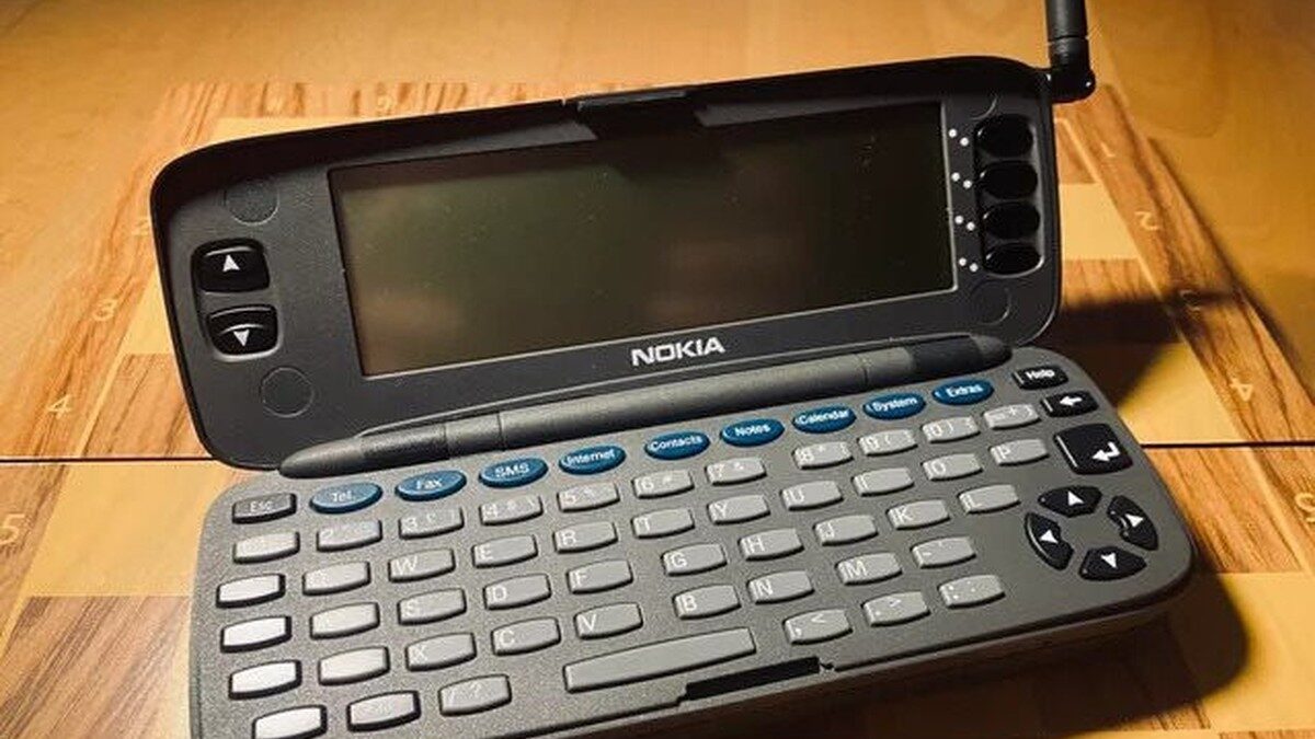 Hành Trình Thông Minh Của Chiếc Nokia 9000 Communicator: Từ Huyền Thoại Đến Di Sản