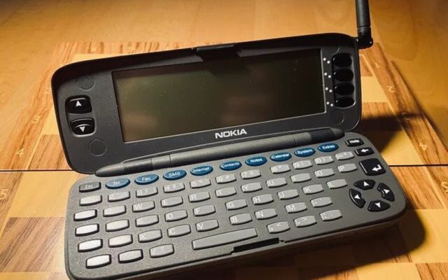 Hành Trình Thông Minh Của Chiếc Nokia 9000 Communicator: Từ Huyền Thoại Đến Di Sản