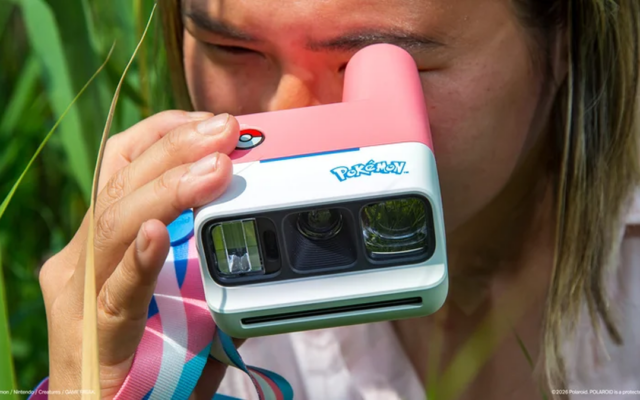 Thế Giới Chụp Hình Đầy Màu Sắc Với Bộ Camera Pokémon Từ Polaroid