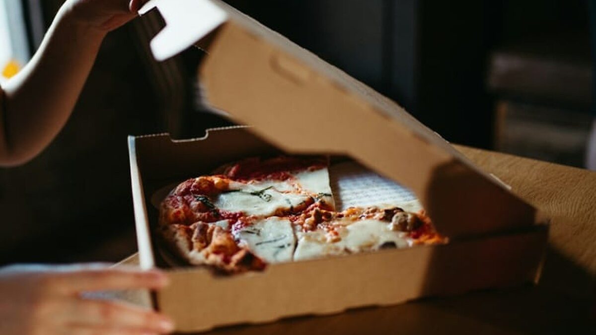 Trò Đùa Quái Gở Của Thanh Niên Ba Lan: Đặt Hàng Pizza Gây Hoang Mang