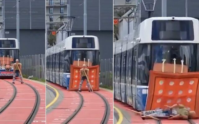 Bước Đột Phá Trong An Toàn Giao Thông: Tàu Điện Đầu Tiên Có Túi Khí Ngoài