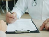 Giải Mã Sự Khó Đọc Của Chữ Bác Sỹ: Nguyên Nhân Và Giải Thích