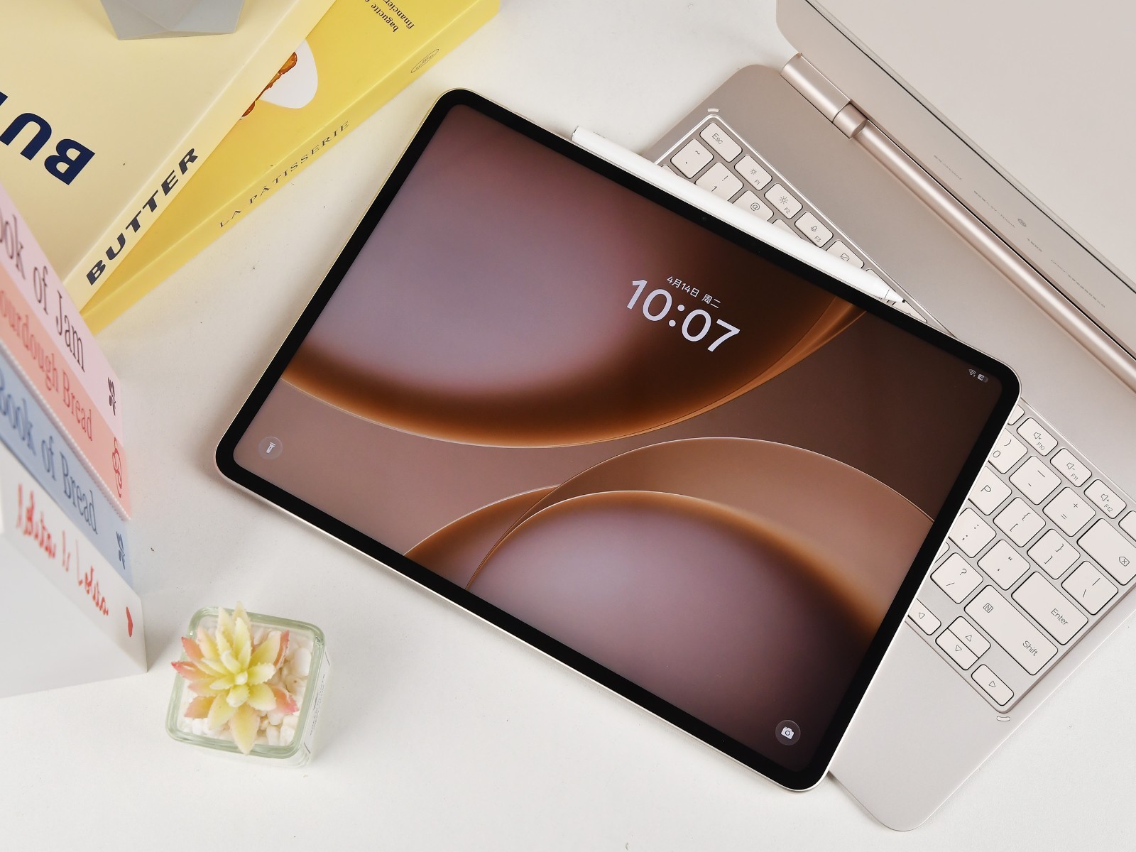 chmklwndmuiebgaaqrt-uaxj8aaifeaa6wpuabbfn575-17767833248641238213568 OPPO Pad 5 Pro ra mắt: Máy tính bảng 13,2 inch, pin 13.380mAh, giá chỉ bằng iPad Air - Ảnh 1.