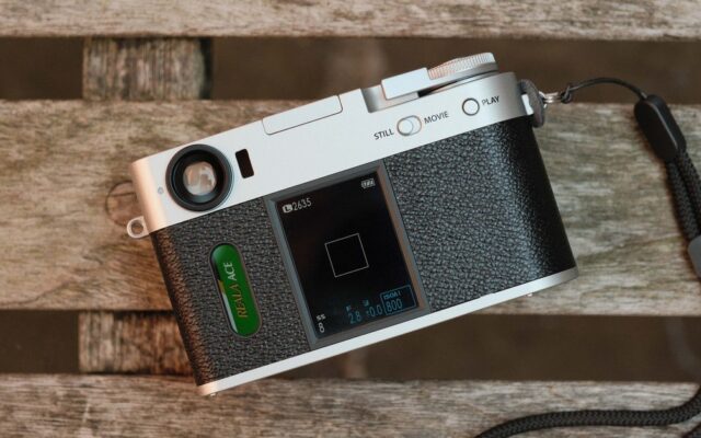 Fujifilm X half: Khám Phá Trải Nghiệm Chụp Ảnh Hoài Cổ Với Công Nghệ Hiện Đại