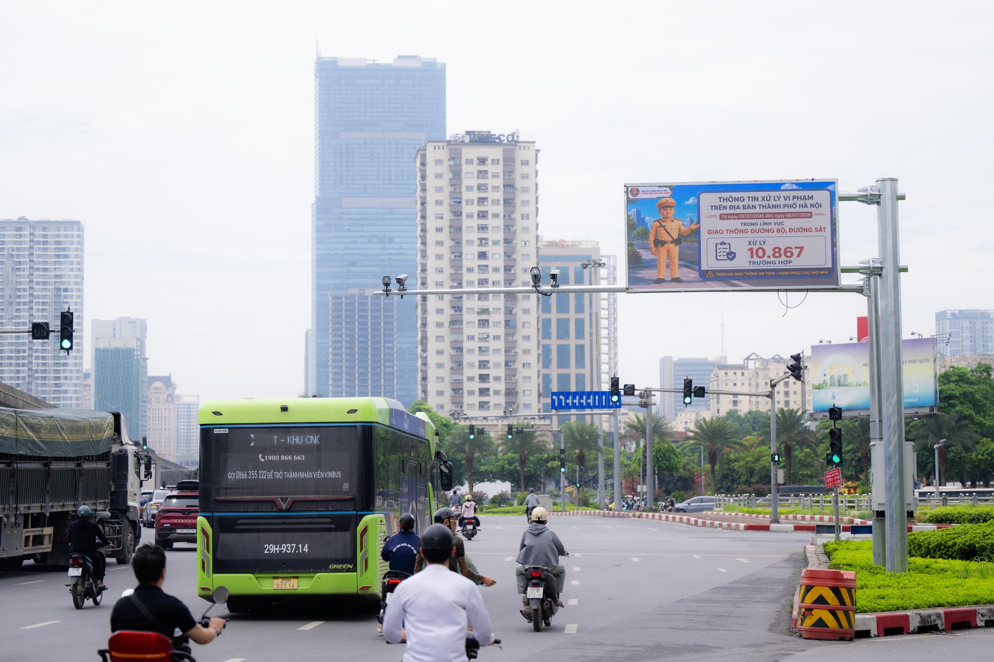 Cận cảnh hệ thống giao thông thông minh vừa - Ảnh 3.