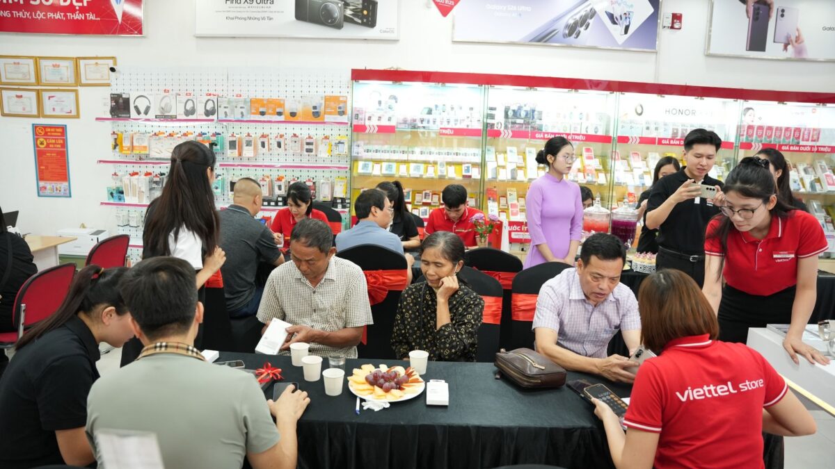 Trải Nghiệm Mở Bán Galaxy Z Fold8 Tại Viettel Store: Hành Trình Độc Đáo