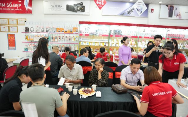 Trải Nghiệm Mở Bán Galaxy Z Fold8 Tại Viettel Store: Hành Trình Độc Đáo