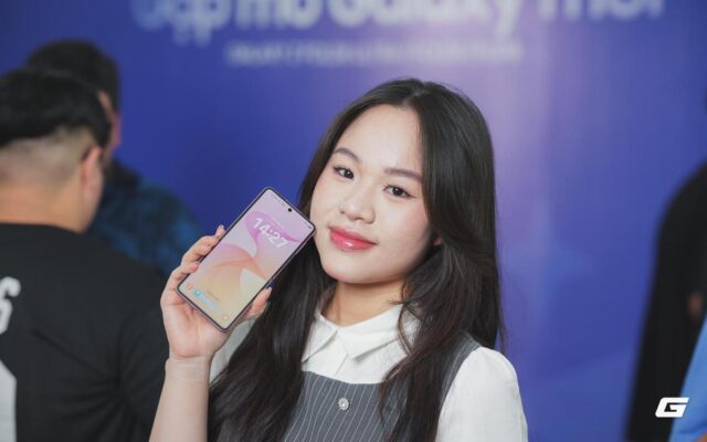 Khám Phá Những Đánh Giá Của Người Trẻ Về Điện Thoại Gập Mới Của Samsung