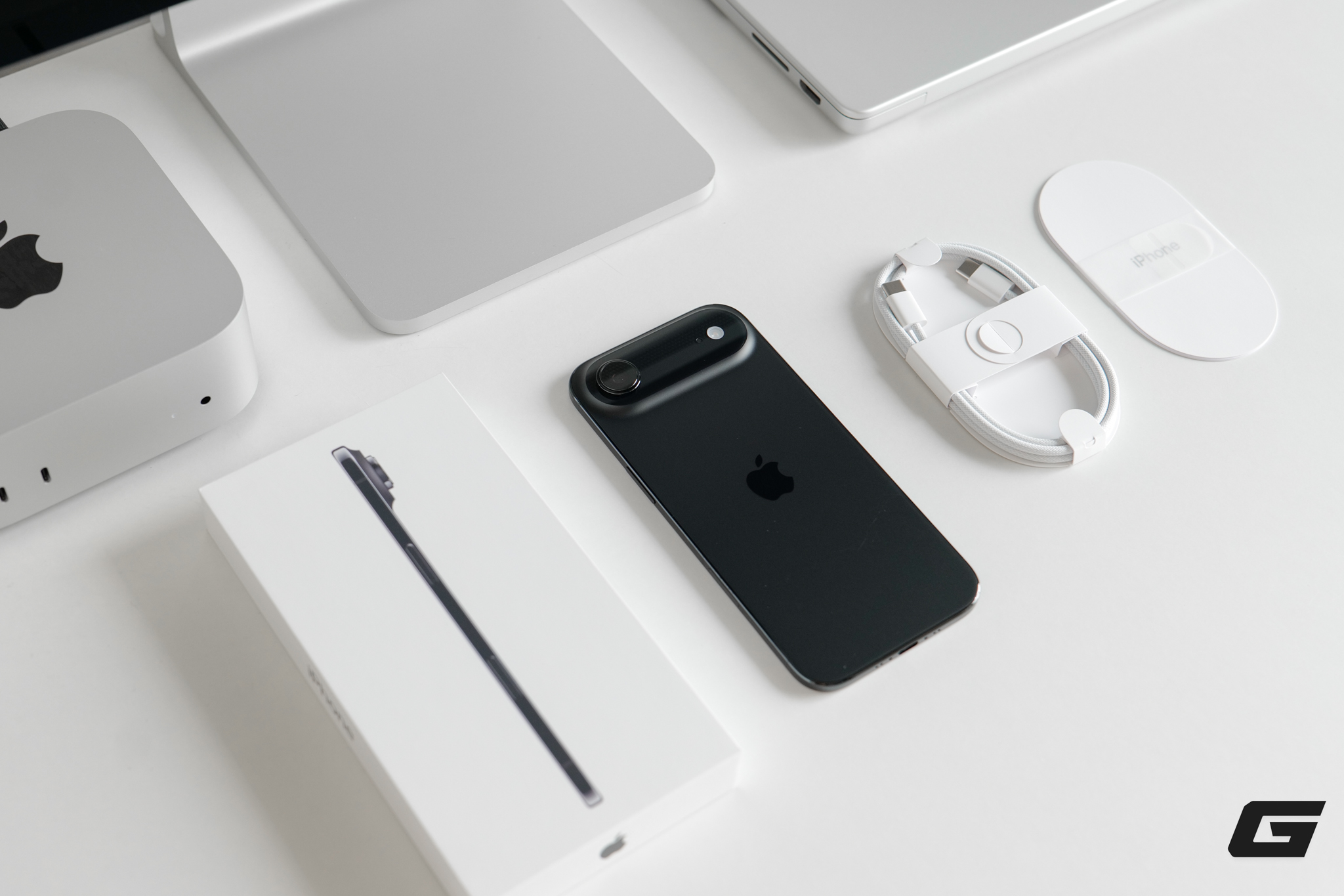 Cú rơi giá chưa từng có của một chiếc iPhone - Ảnh 1.
