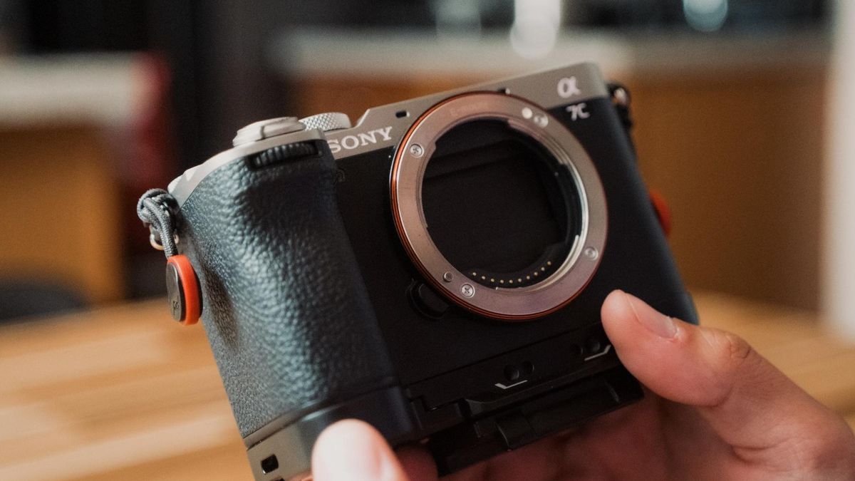 Sony A7C II: Số 1 Trong Lĩnh Vực Máy Ảnh Năm 2026