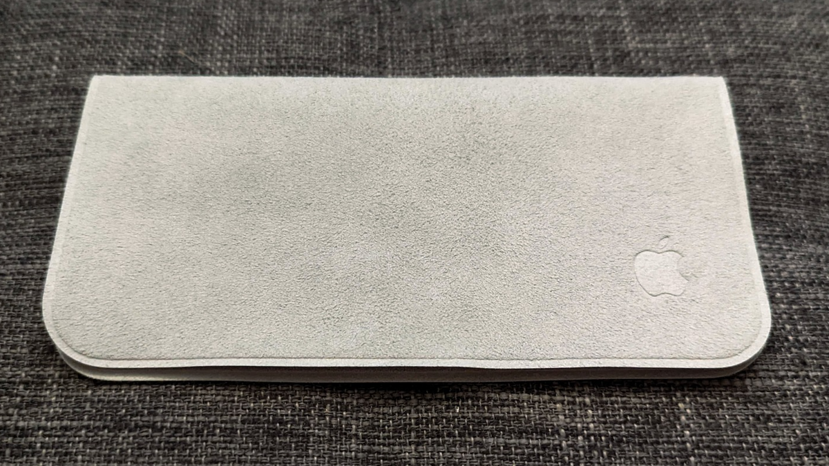 Apple Thay Đổi Giá Bán Khăn Lau Polishing Cloth, Một Động Thái Đáng Chú Ý