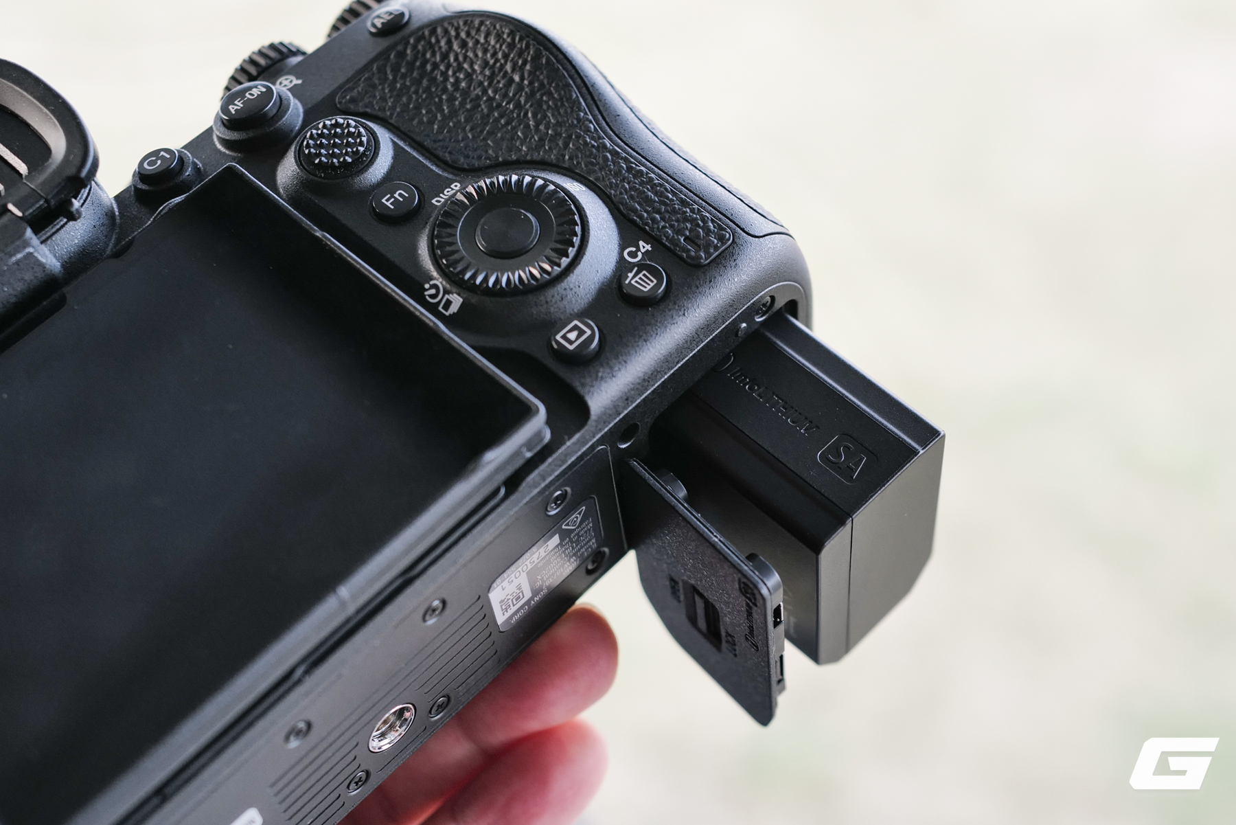 Thiết kế máy Alpha 7R VI