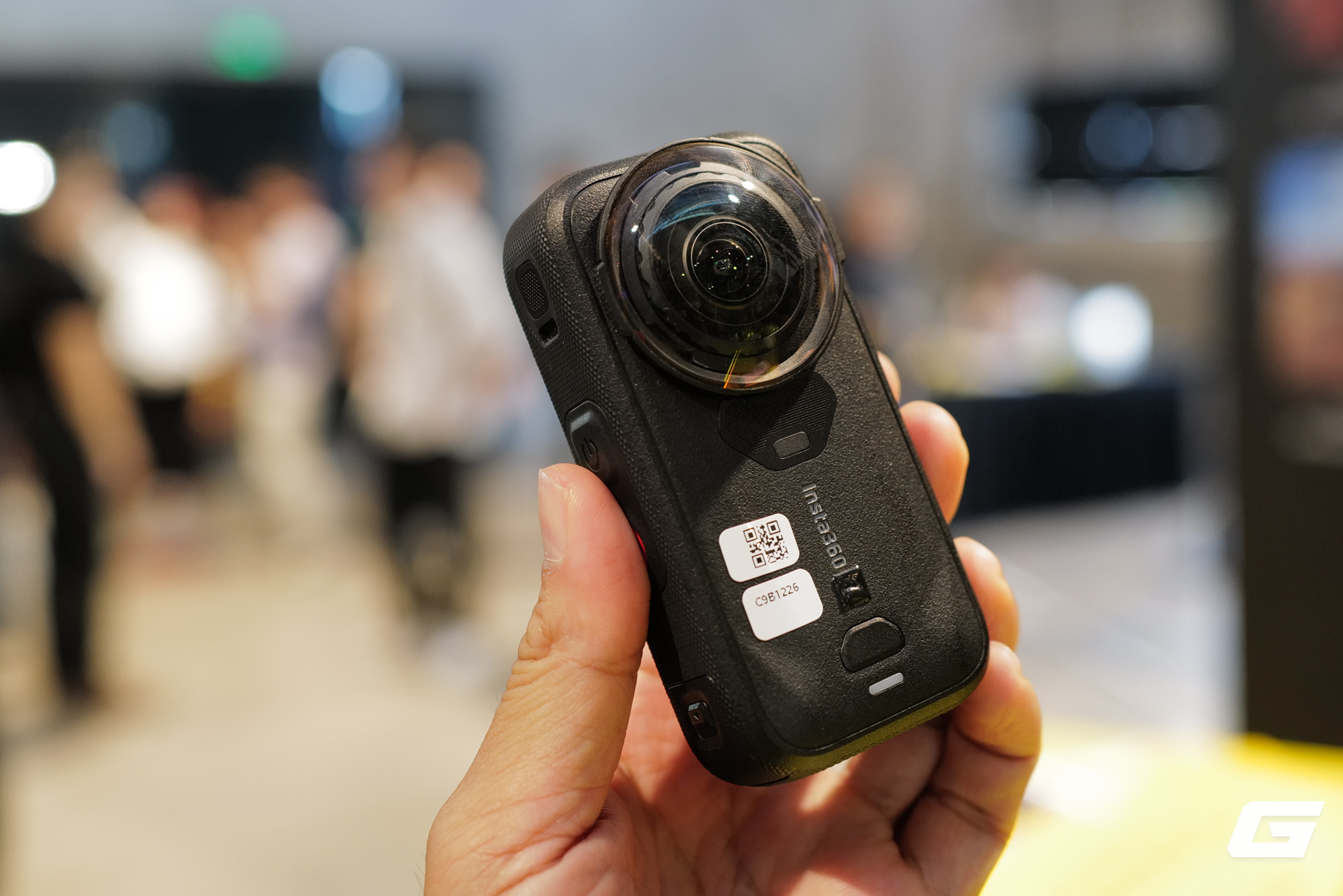l1330083-1786853895887438099327 Insta360 X6 ra mắt tại Việt Nam: Camera 360 cho "chụp trước, chọn góc sau", cảm biến Sony 1/1.1 inch, quay 8K50fps, pin trâu hơn hẳn X5 - Ảnh 6.