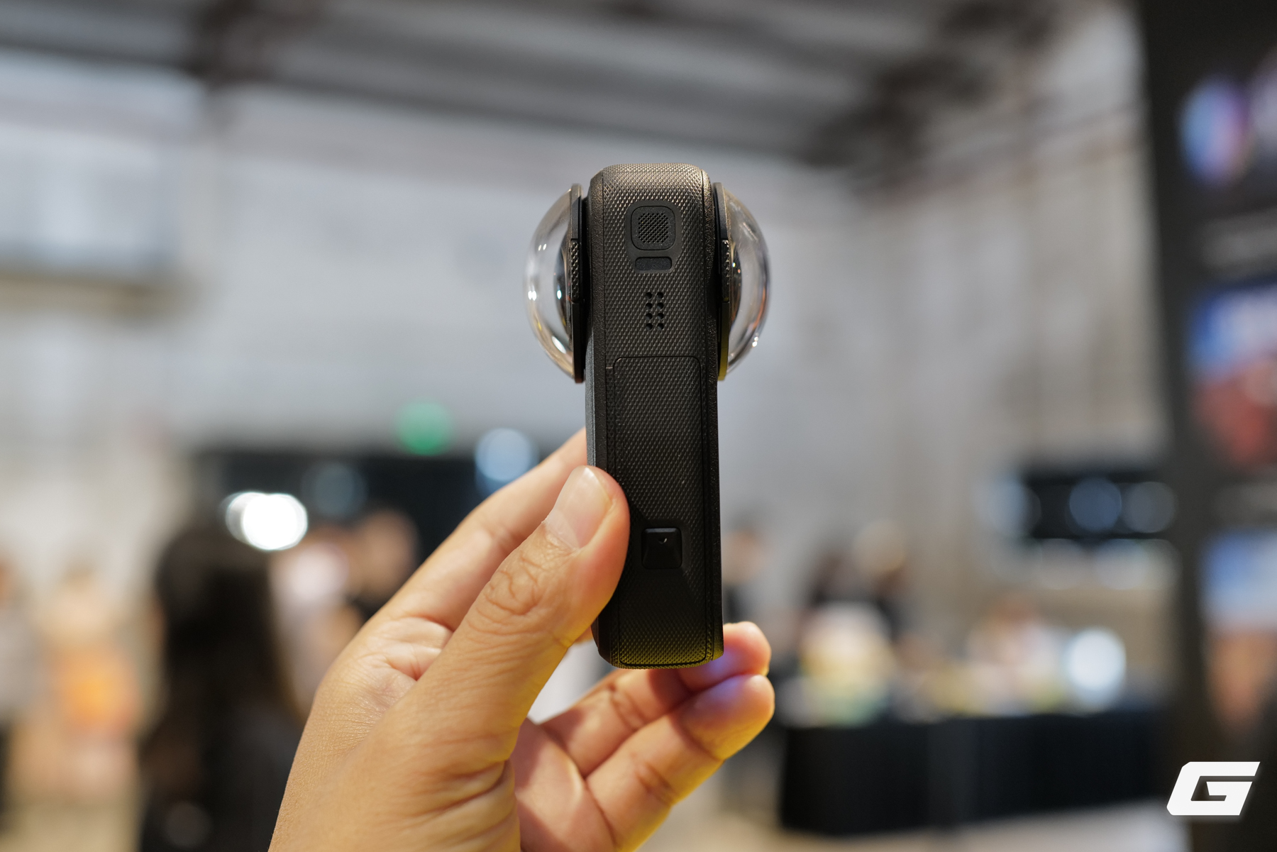 l1330093-1786853895817166349355 Insta360 X6 ra mắt tại Việt Nam: Camera 360 cho "chụp trước, chọn góc sau", cảm biến Sony 1/1.1 inch, quay 8K50fps, pin trâu hơn hẳn X5 - Ảnh 5.