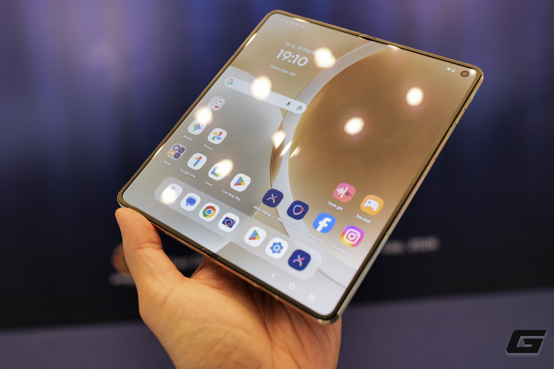 Motorola Razr Fold ra mắt Việt Nam: 50 triệu đồng cho tham vọng chen chân vào cuộc chơi smartphone gập cao cấp - Ảnh 3.