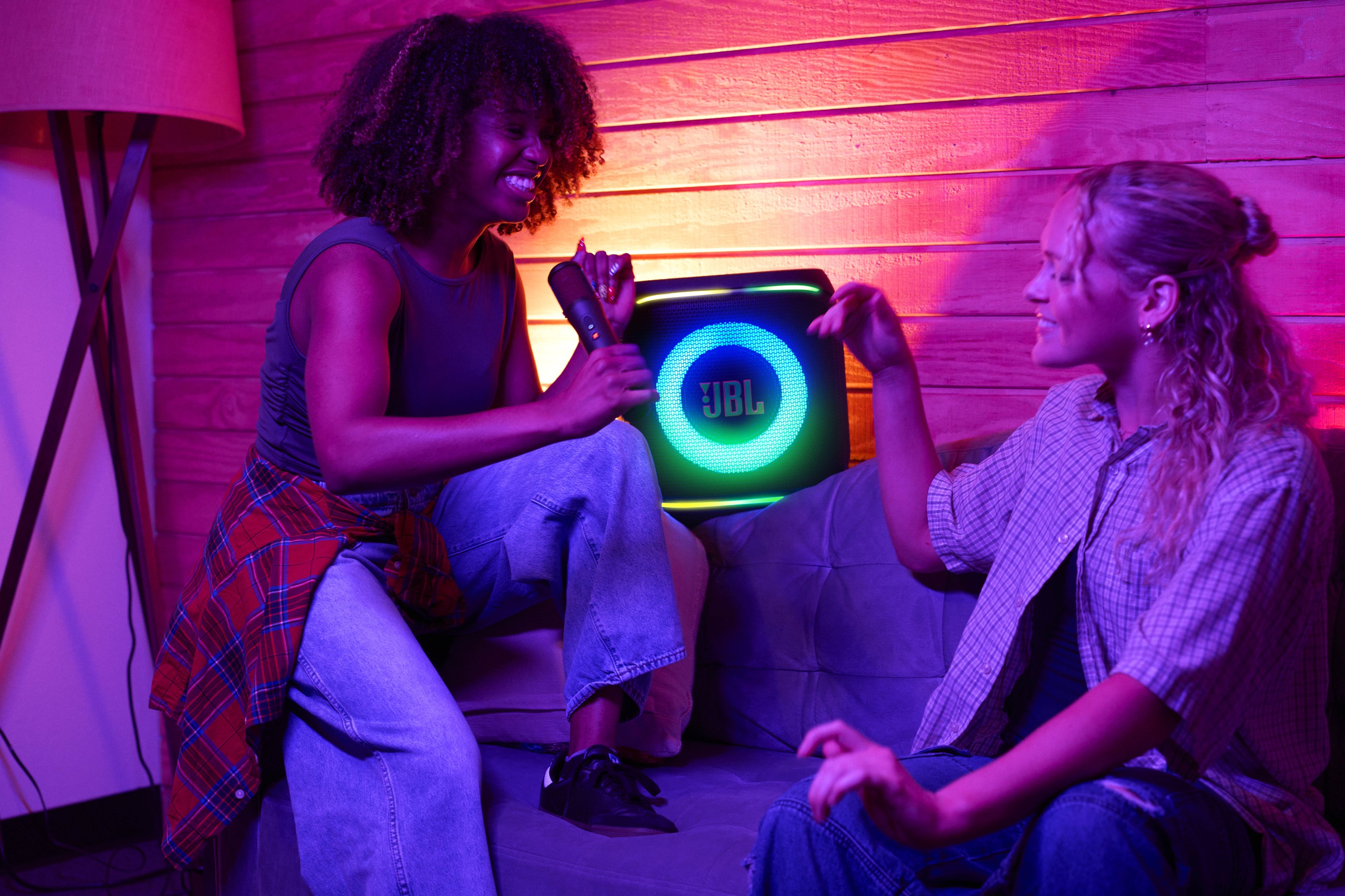 JBL PartyBox thế hệ mới trình làng: Khuấy đảo mùa hè với AI tách lời thời gian thực - Ảnh 3.