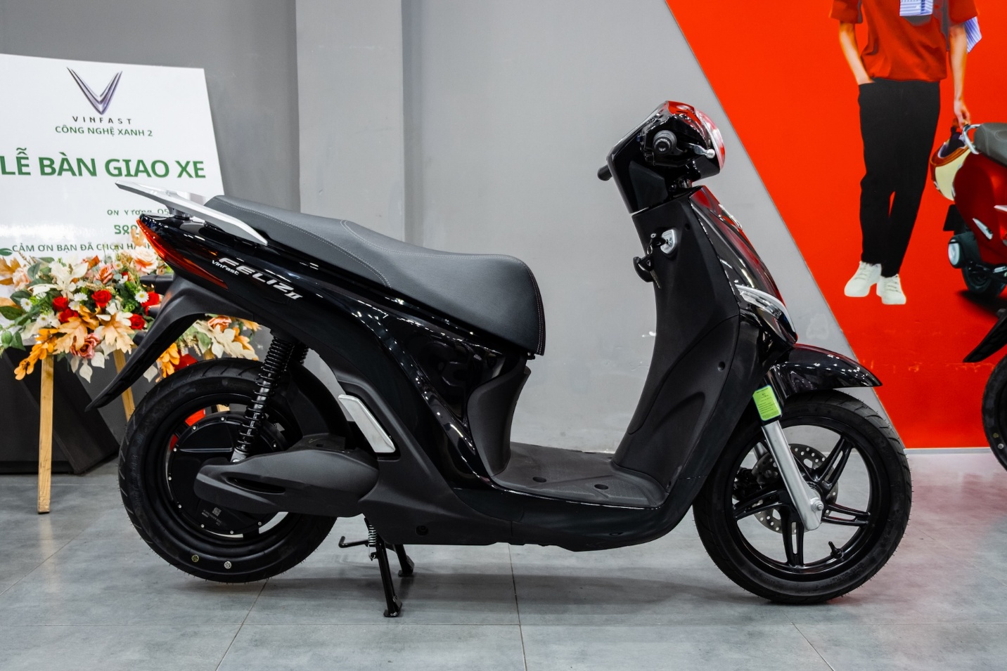 Chủ xe VinFast Feliz II: Chở nặng hơn 200 km vẫn êm, đổi pin chưa đầy một phút- Ảnh 1. Chủ xe VinFast Feliz II: Chở nặng hơn 200 km vẫn êm, đổi pin chưa đầy một phút- Ảnh 1.
