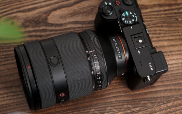 Khám Phá Combo Máy Ảnh Sony A7CR và Ống Kính 28-70mm F2 GM Đáng Mơ Ước