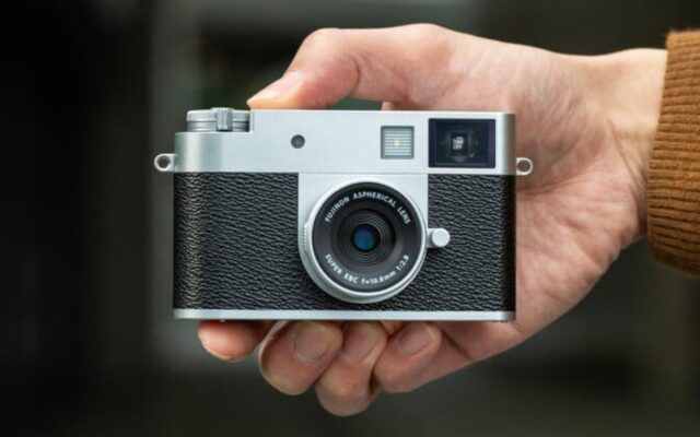 Khám Phá Máy Ảnh Fujifilm X half: Thiết Kế Hoài Cổ Với Công Nghệ Hiện Đại