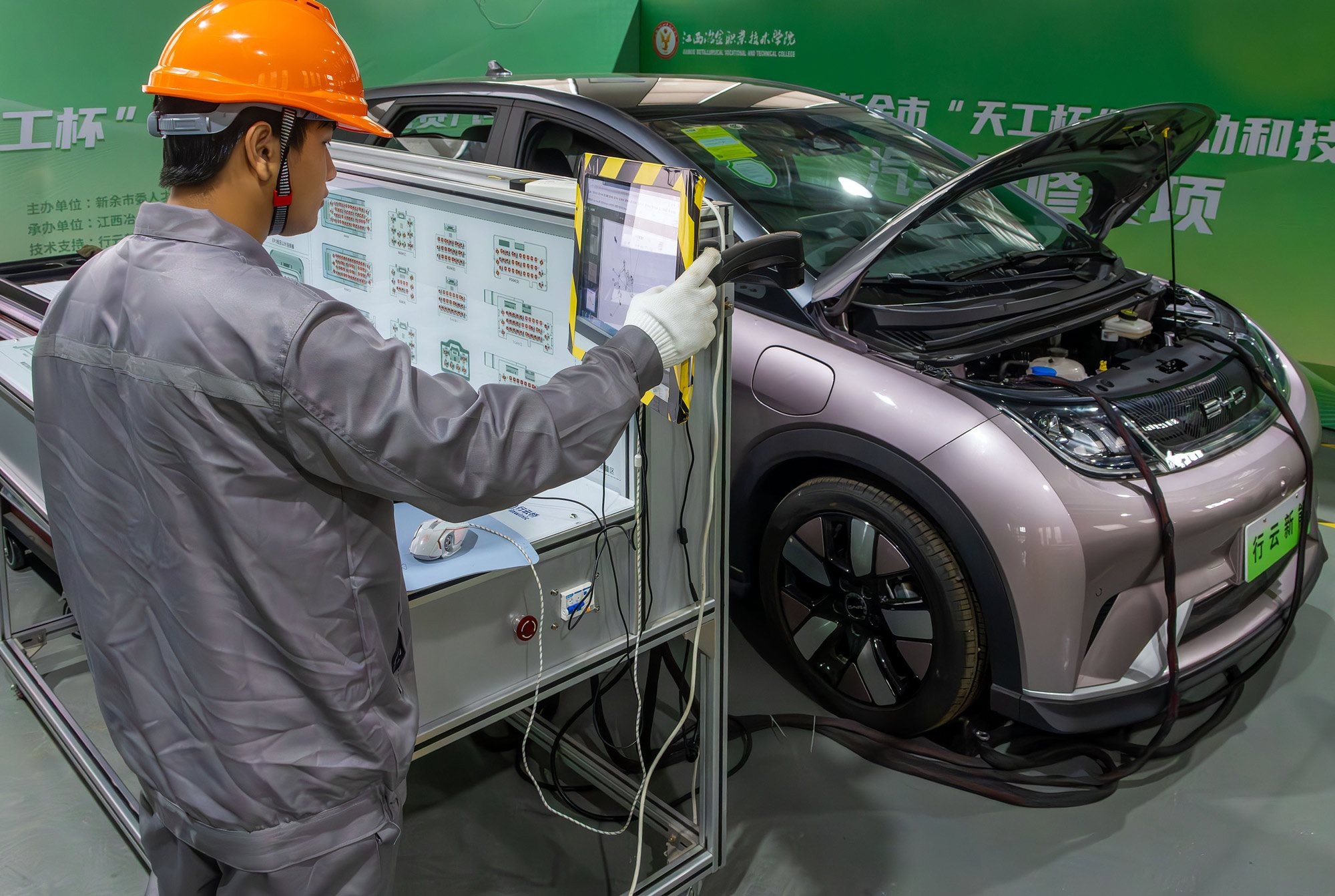 Chủ xe điện Trung Quốc bắt đầu nếm "trái đắng" sau 5 năm: Xe cũ giờ bán không ai mua- Ảnh 2.