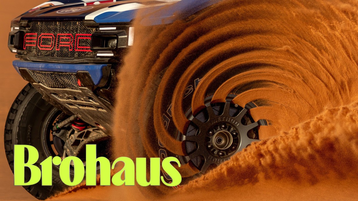 Khám Phá Tinh Thần Dakar Rally: Vẻ Đẹp Của Xe Đua Khi Bị Lấm Bùn