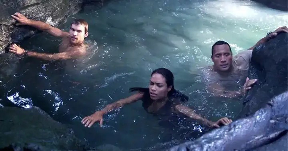 Những Mối Nguy Hiểm Khi Nhảy Từ Độ Cao Xuống Nước: Học Từ Điện Ảnh