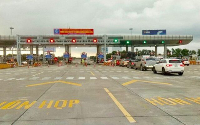 Lùi Xe Trên Cao Tốc: Những Quy Định Cần Biết Để Tránh Bị Phạt