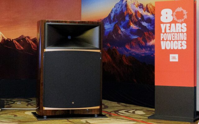 JBL Summit Everest: Cặp loa hàng đầu 5,3 tỷ đồng khuấy động AVSHOW Sài Gòn