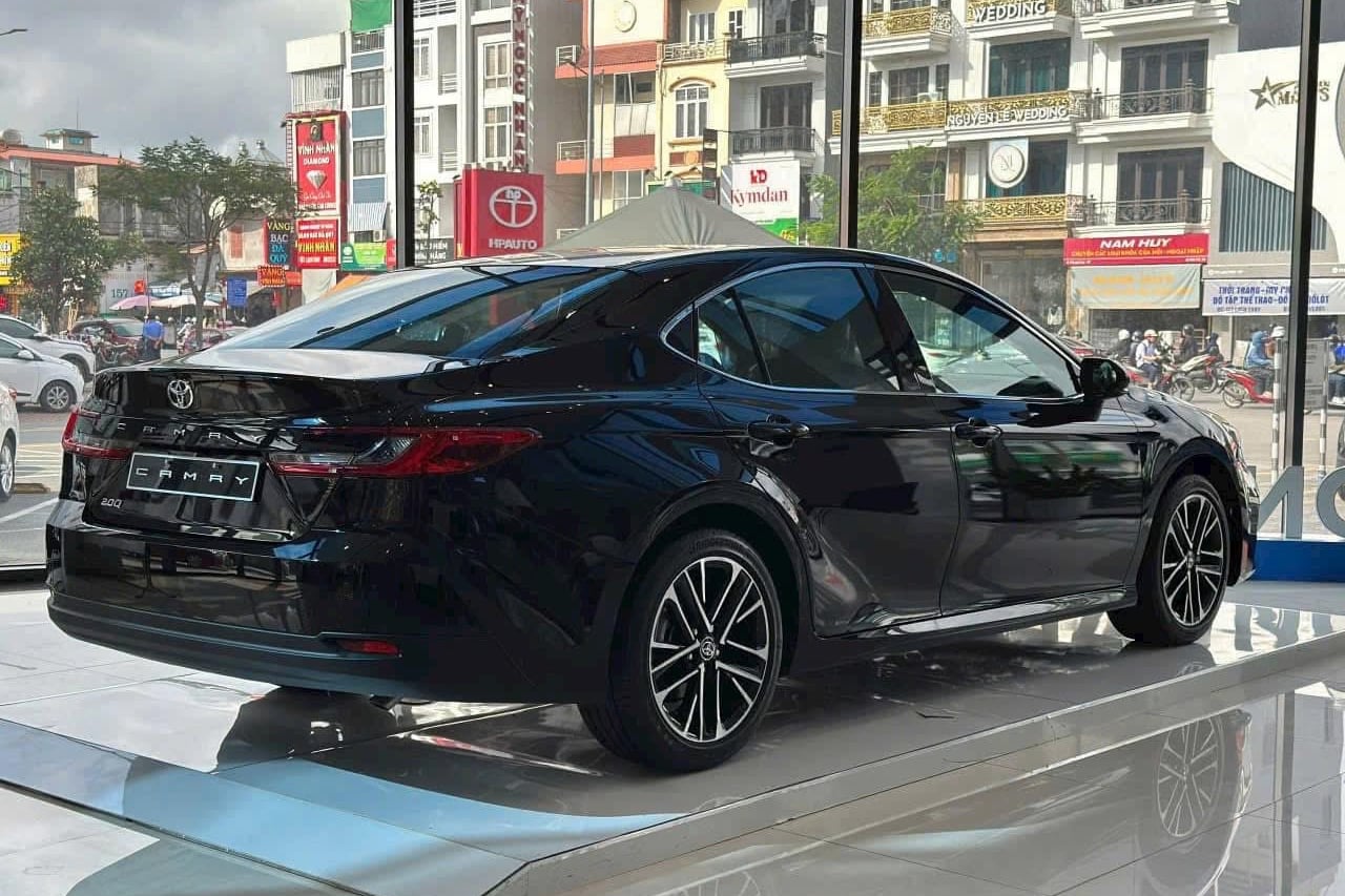 Dừng bán từ tháng 6, Toyota Camry bản xăng vẫn bán được 1 xe trong tháng 8 cho khách Việt- Ảnh 4.