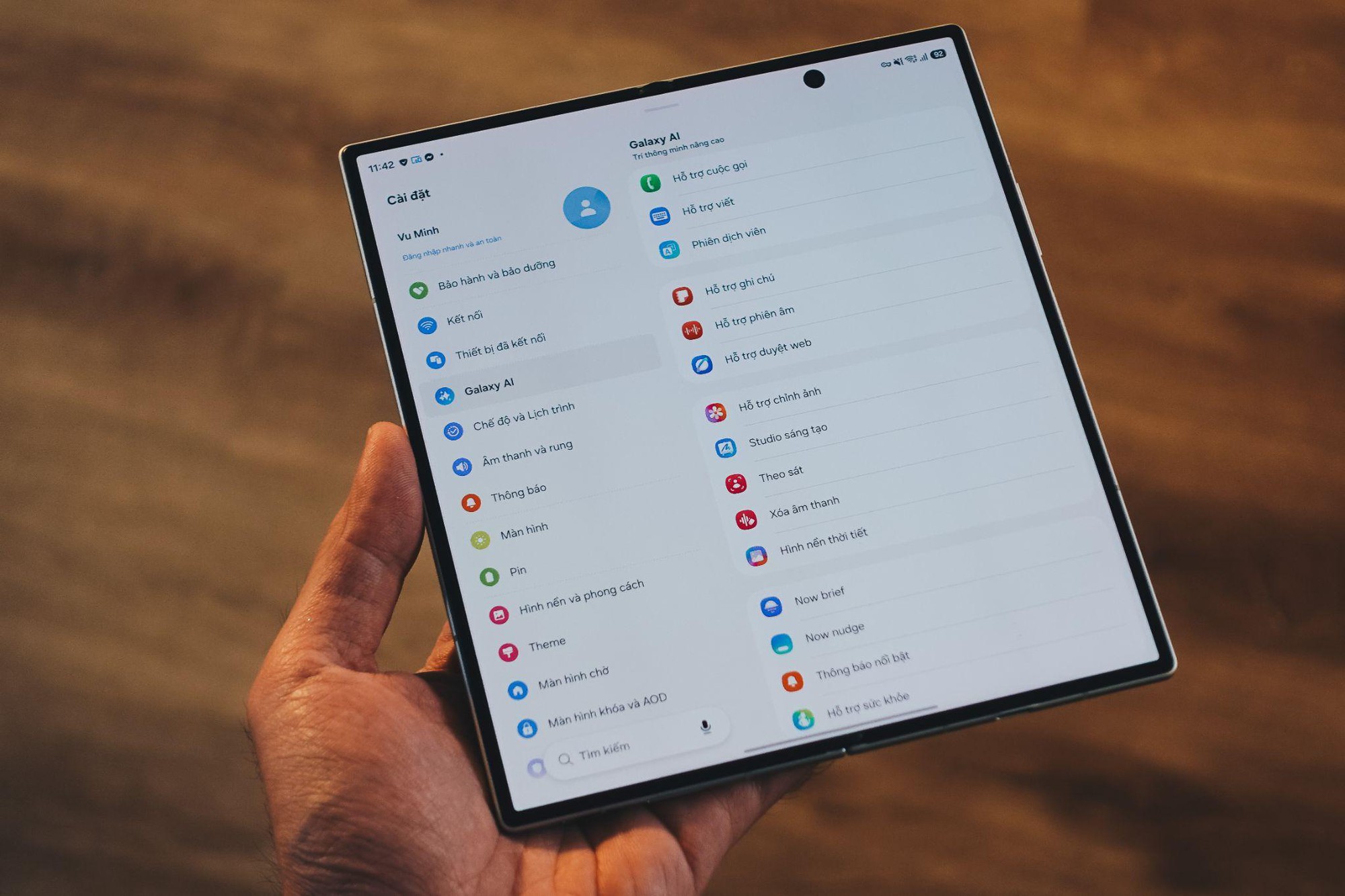 Gemini tích hợp trên Galaxy khác gì ứng dụng AI cài trên điện thoại? - Ảnh 1. Gemini tích hợp trên Galaxy khác gì ứng dụng AI cài trên điện thoại? - Ảnh 1.