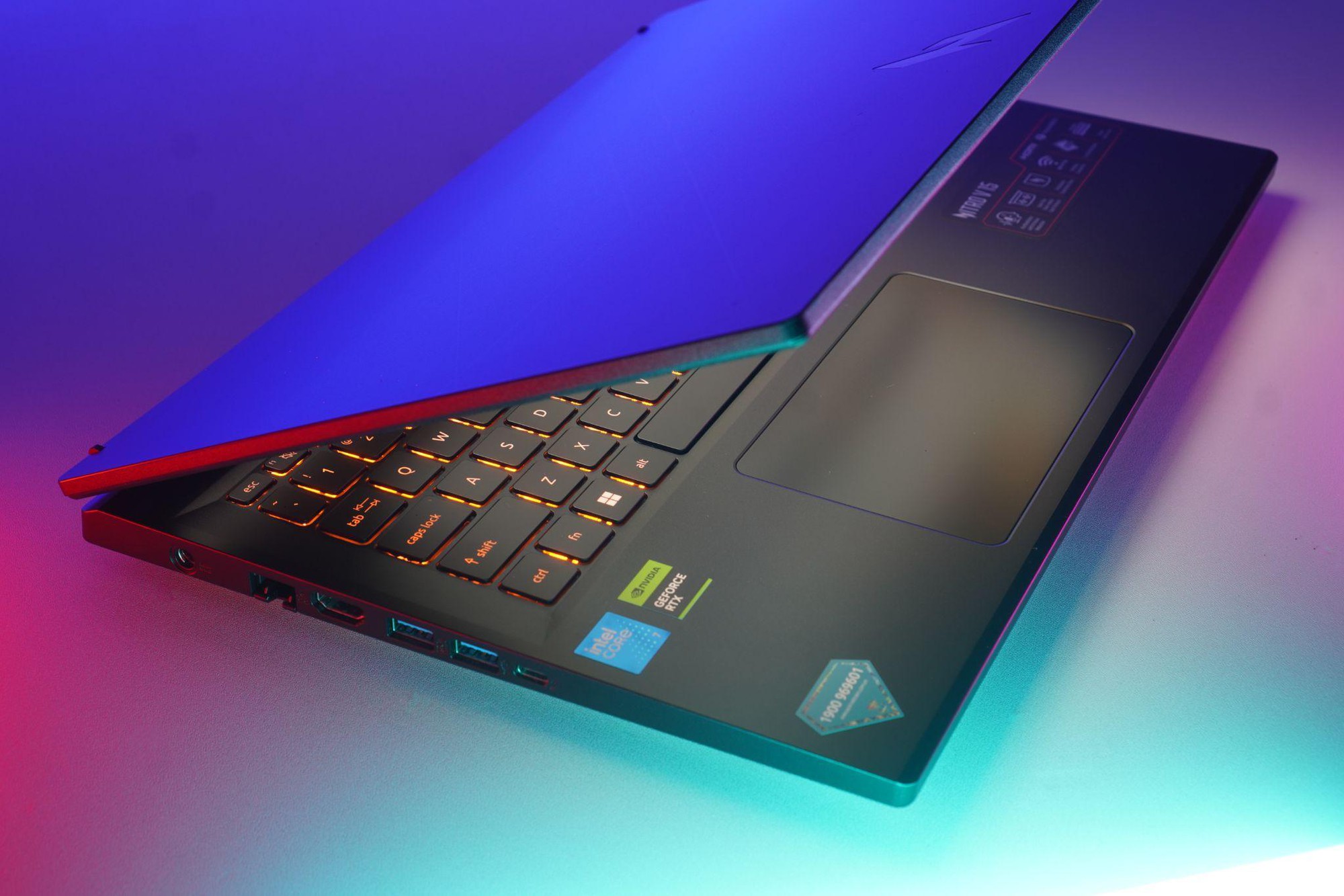GPU mạnh thôi chưa đủ: Vì sao laptop gaming cần màn hình tương xứng? - Ảnh 2.