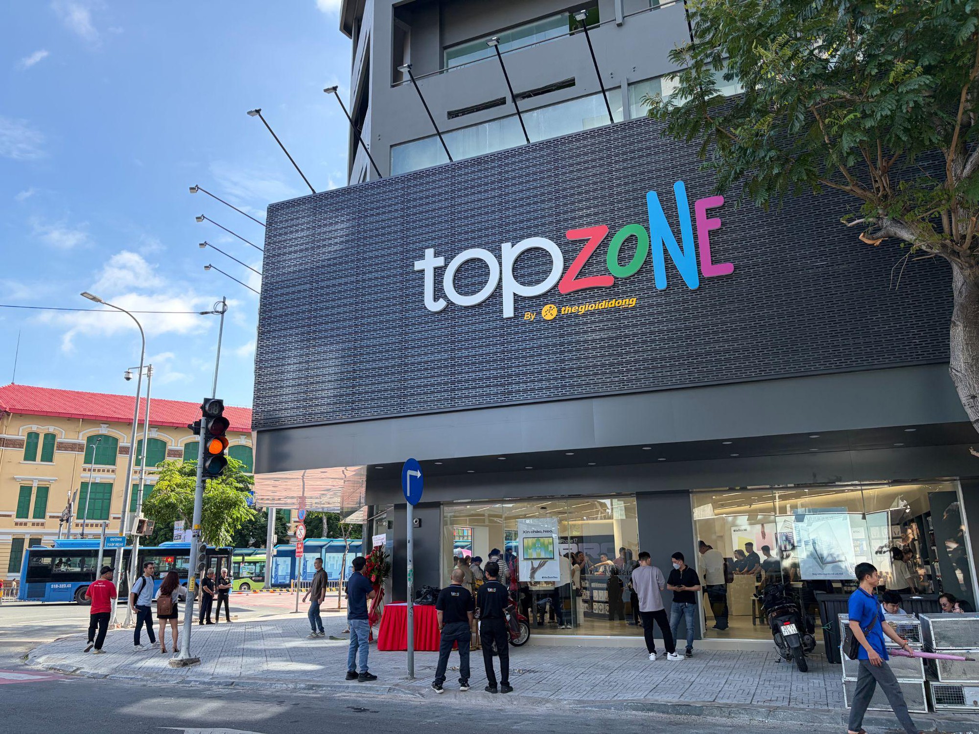 TopZone: Trải nghiệm iPhone 18 Pro không chỉ bắt đầu từ khi cầm máy trên tay - Ảnh 4. TopZone: Trải nghiệm iPhone 18 Pro không chỉ bắt đầu từ khi cầm máy trên tay - Ảnh 4.