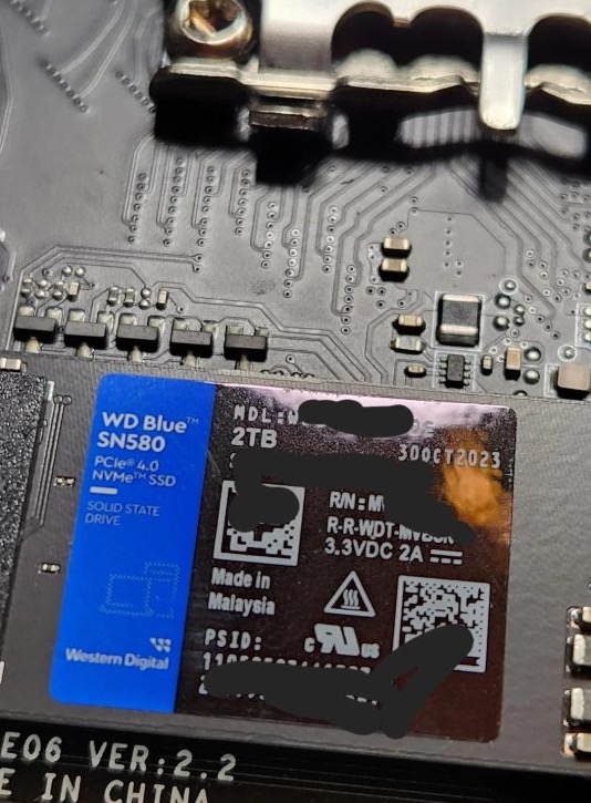 Mua mainboard hỏng giá 20 USD trên eBay, người dùng nhận "món quà" khó tin khi cắm điện - Ảnh 1.